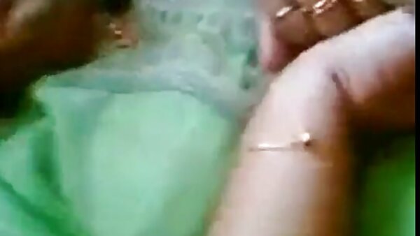 تظهر العاهرة المغرية Adria Rae فئة الماجستير مواقع سيكس مترجم في الحلق العميق والملاعين بجنون