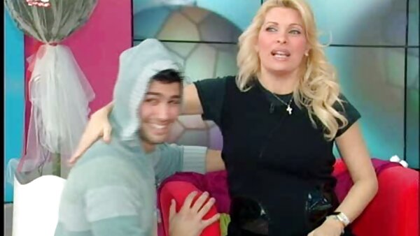 فاتنة ذات الشعر مواقع سكس hd مترجم البني والوشم تشيس إيفانز تعطي التدليك مع ثدييها