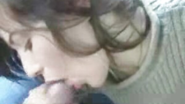 اثنين من العاهرات قرنية آسا أكيرا وليز تايلور تحصل موقع سكس مترجمه على سيئة على الرجل الفقير
