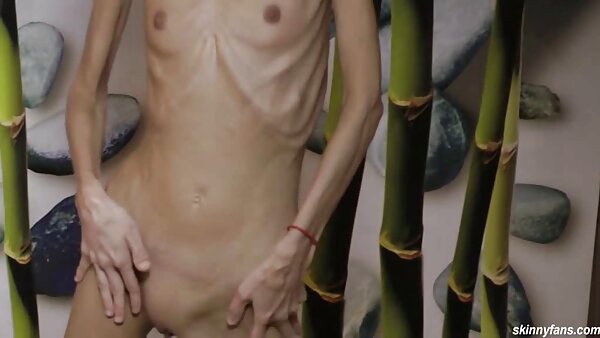 الفتاة الشقراء إيلي تعطي رأسها وبعد ذلك تم ضربها بأسلوب موقع سكس سحاق مترجم تبشيري