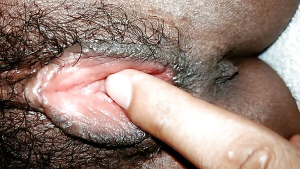 شابة زانية موقع افلام انمي سكس ذات شعر داكن تعطي رأسها لرجل أمام الكاميرا