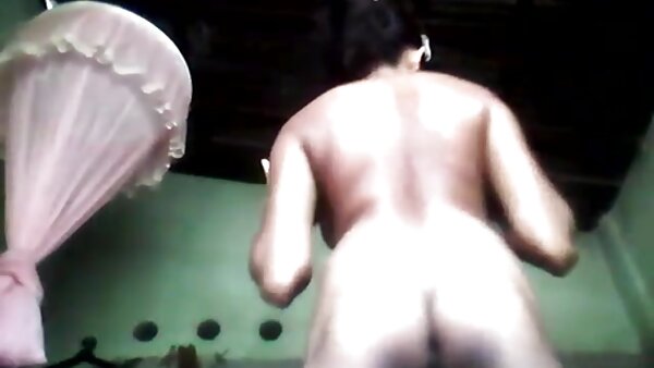 فتاة سمراء جميلة تأخذ الديك ابنها في مواقع سكس عربي مترجم جولة فيديو خاص
