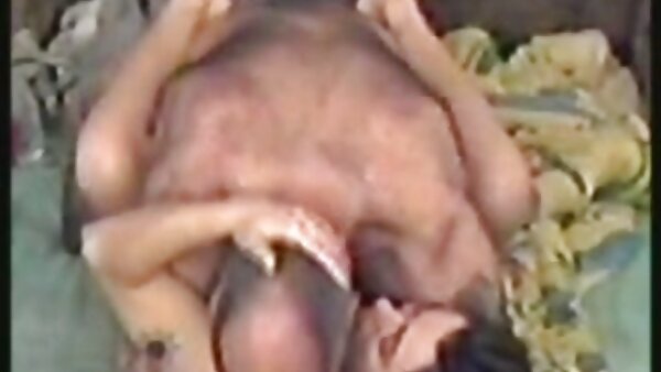 اثنين مواقع سكس مترجم hd من فراخ غريب في ملابس اللاتكس تعطي اللسان deepthroat