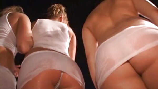 فاتح للشهية فاتنة شقراء متعرج موقع سكس العرب سكس مترجم Victoria Red يستمني في الحمام